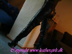 leathergirls_guest_012.jpg (58kb)